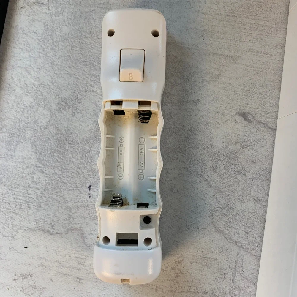 Nintendo Wii RVL-001 Console Bundle Remote Sensor Bar Untested No Power Cord